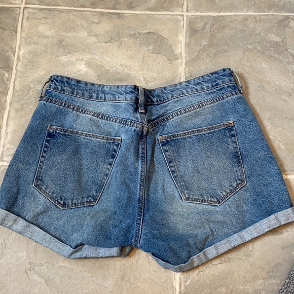 Jeans Shorts - Picture 2 of 3